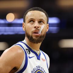 ¿Por qué Steph Curry muerde su protector bucal de esa manera?