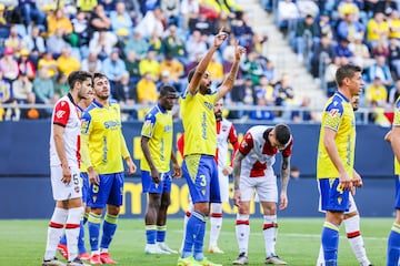 Fali defendiendo una jugada frente al Levante en la tarde de hoy en el Nuevo Mirandilla.