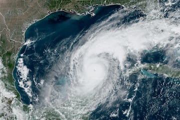 Una imagen vía satélite muestra el avance del huracán Milton por el Golfo de México, antes de su toque de tierra previsto en Florida.