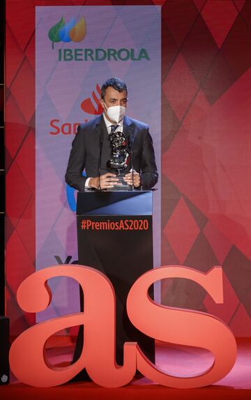 El director de la ronda española, Javiér Guillén, recibe el Premio As del Deporte a La Vuelta.