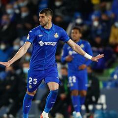 Mitrovic rompió el gafe