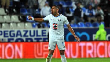 Cruz Azul's Greek forward Giorgos Giakoumakis celebrates after scoring during the Liga MX Apertura tournament football match between Pachuca and Cruz Azul at the Hidalgo Stadium in Pachuca, Hidalgo State, Mexico, on September 28, 2024. (Photo by Victor Cruz / AFP)