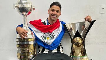 Óscar Romero, cerca de Junior.