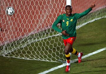 En el año 2000 el camerunés ganó una medalla de oro en los JJOO, también ha conseguido en dos ocasiones la Copa Africana de Naciones además de quedar subcampeón en la Copa FIFA Confederaciones en 2003.
