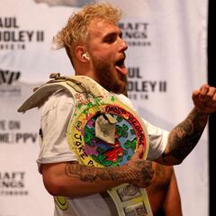 What is Jake Paul's boxing record?