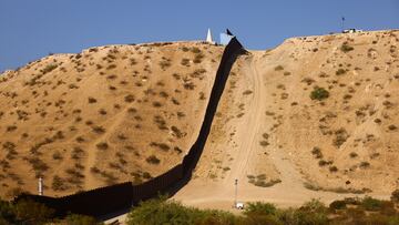 In an effort to stop the immigration crisis on the southern border, Texas passed a law that criminalizes illegal immigration. These are its main points.