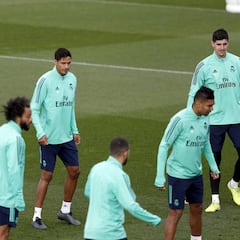 Zidane insiste en el once de gala