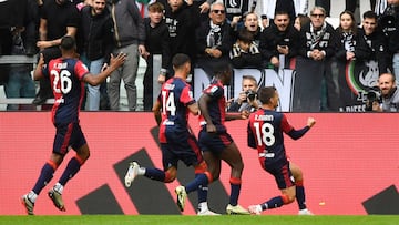 Mina le recuerda a Cuadrado a los hinchas de Juventus.