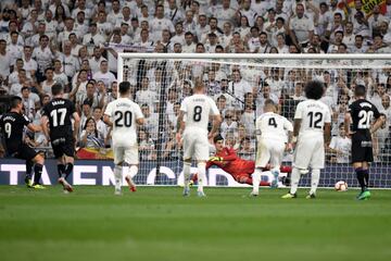 Carrillo le marcó un gol de penalti.