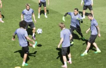 Risas y buen rollo en el entrenamiento del Real Madrid