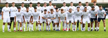 Homenaje a Mesonero antes del partido frente al Racing de Ferrol.