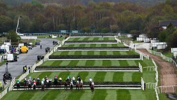 Perspectiva de la secuencia de obst¨¢culos en el Grand National.