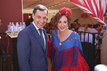El presidente de la Junta de Andalucía, Juanma Moreno y la secretaria general de CCOO de Andalucía, Nuria López.
