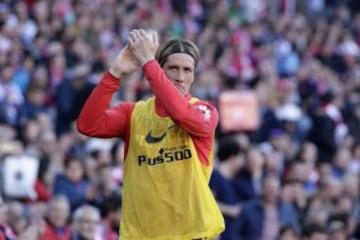 Fernando Torres preparándose para salir al terreno de juego.