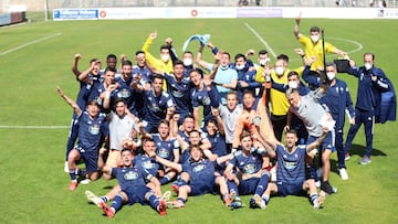 Los jugadores del Celta B celebraron su victoria en O Vao ante el Coruxo.