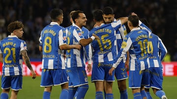 Los jugadores del Depor celebran el gol de Zakaria contra la Cultural Leonesa.