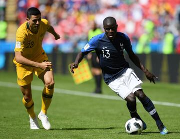 N'Golo Kanté y Tom Rogic.