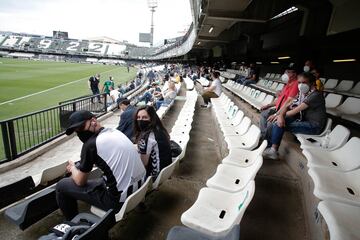 El público regresa a los estadios en las zonas donde la incidencia acumulada lo permite. Así ha sido la esperada vuelta en el partido de Segunda División entre el Castellón y la Ponferradina.