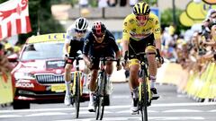 (From L) Team Jumbo Visma&#039;s Jonas Vingegaard of Denmark wearing the best young&#039;s white jersey, Team Ineos Grenadiers&#039; Richard Carapaz of Ecuador and Team UAE Emirates&#039; Tadej Pogacar of Slovenia wearing the overall leader&#039;s yellow 