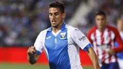 Gabriel Pires controla un bal&oacute;n durante un partido entre el Legan&eacute;s y el Atl&eacute;tico de Madrid.