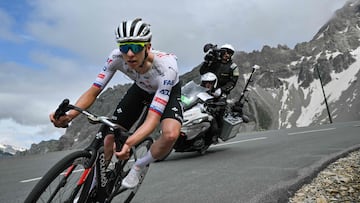 UAE Team Emirates team's Slovenian rider Tadej Pogacar cycles in the Galibier descent during the 4th stage of the 111th edition of the Tour de France cycling race, 140 km between Pinerolo in Italy, and Valloire in France, on July 2, 2024. (Photo by Marco BERTORELLO / AFP)