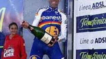 <b>FELIZ.</B> Después de varios segundos y terceros puestos, Chente García Acosta ha ganado su segunda etapa en la Vuelta. La primera fue en 1997.