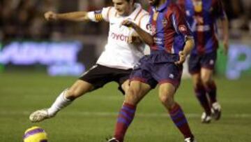 Ruben Baraja y Damiano Tommasi en el derbi de 2008.