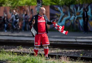 BERLIN, GERMANY - MAY 17: A fan of Union Berlin gestures outside the Stadion An der Alten Forsterei ahead of the Bundesliga match between FC Union Berlin and FC Bayern Munich on May 17, 2020 in Berlin, Germany. The Bundesliga and Second Bundesliga is the 