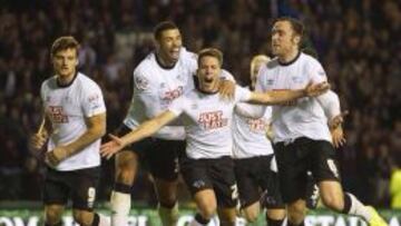 El espa&ntilde;ol Iv&aacute;n Calero celebra un gol con el Derby County