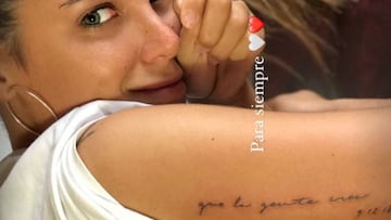 Mina Bonino se tatúa por el equipo de sus amores