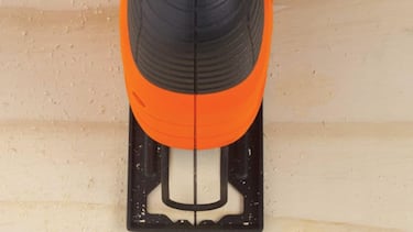 La potente y precisa sierra de calar con soplador de polvo que despierta pasiones entre los amantes del bricolaje