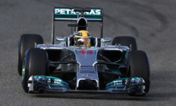 Lewis Hamilton piloto de Mercedes con el nuevo W05 en Jerez.