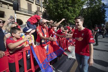 Los jugadores de Osasuna celebraron el ascenso a Primera División con los aficionados.