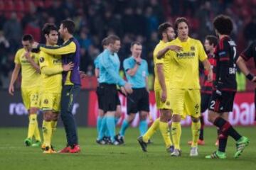 Jugadores de Villarreal celebran el pase a cuartos  de la Europa League 