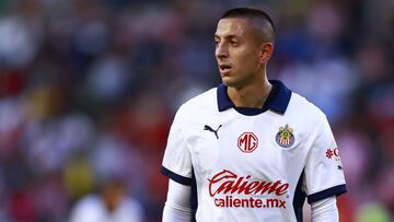 Roberto Alvarado of Guadalajara during the 12th round match between Pachuca and Guadalajara as part of the Liga BBVA MX, Torneo Apertura 2024 at Hidalgo Stadium on October 19, 2024 in Pachuca, Hidalgo, Mexico.