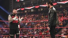 Kevin Owens y Seth Rollins.