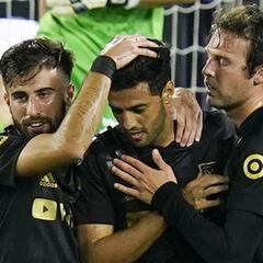 Bob Bradley aclara el supuesto interés de América por Carlos Vela