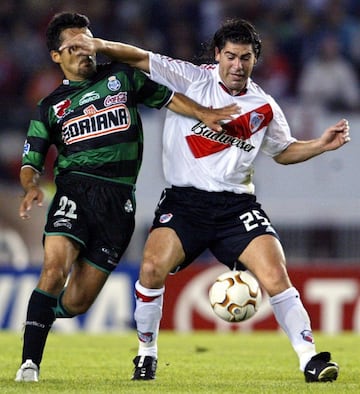 El Matador, en 2004 y 2005, avanzó con River Plate hasta semifinales del certamen continental.  