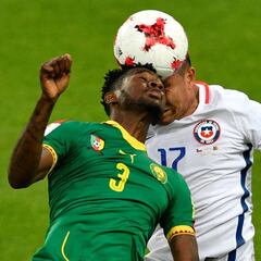 El sufrido triunfo de Chile sobre Camerún, en imágenes