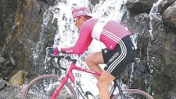 <b>RODANDO. </b> Ullrich está preparando el Tour en Cataluña.