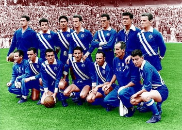 El equipo barcelonés fue fundado el 1 de agosto de 1934 y desapareció en 1970. Logró disputar la temporada 1956-57 en la máxima categoría del fútbol español. En la foto, el equipo que debutó en Primera ante el Real Madrid. 
 