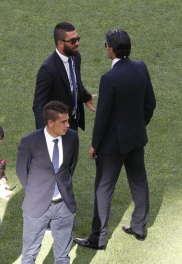 De traje estuvo en el césped del Estadio Da Luz de Lisboa. No pudo vestirse de corto por la lesión que se produjo en el Camp Nou 7 días antes.