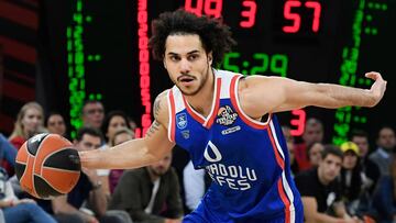 Shane Larkin, del Anadolu Efes.