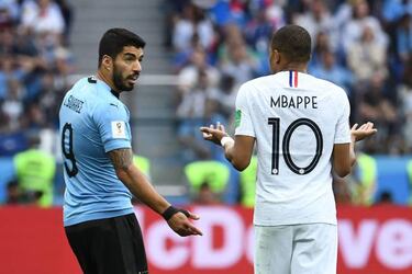 Mbappé a phenomenon who scares opponents - Blanc