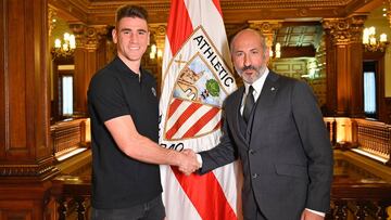 Unai Simón, portero del Athletic de Bilbao, tras renovar.