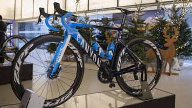 Las bicis y maillots de los equipos ciclistas en la temporada 2020
