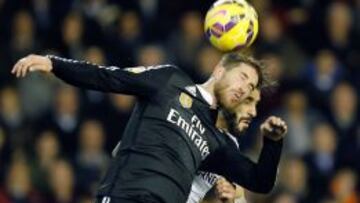 Ramos, en pelea con Negredo.