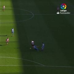No sólo marca, también asiste: el tacón de lujo de Aduriz en el gol