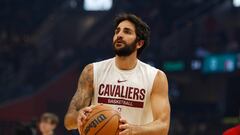 AME2663. CLEVELAND (ESTADOS UNIDOS), 15/03/2023.- El escolta de los Cleveland Cavaliers, Ricky Rubio, de España, entrena antes del inicio del partido de la NBA entre los Cleveland Cavaliers y los 76ers de Filadelfia en Rocket Mortgage Fieldhouse en Cleveland, Ohio (EE.UU.). EFE/David Maxwell
