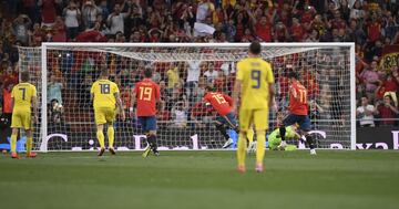 1-0. Sergio Ramos marcó el primer gol de penalti.